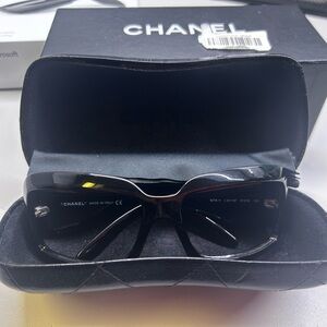 CHANEL Elegant Black Glasses